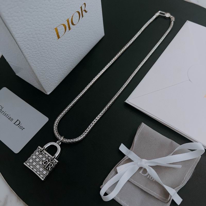 Dior Necklace 06lyr611